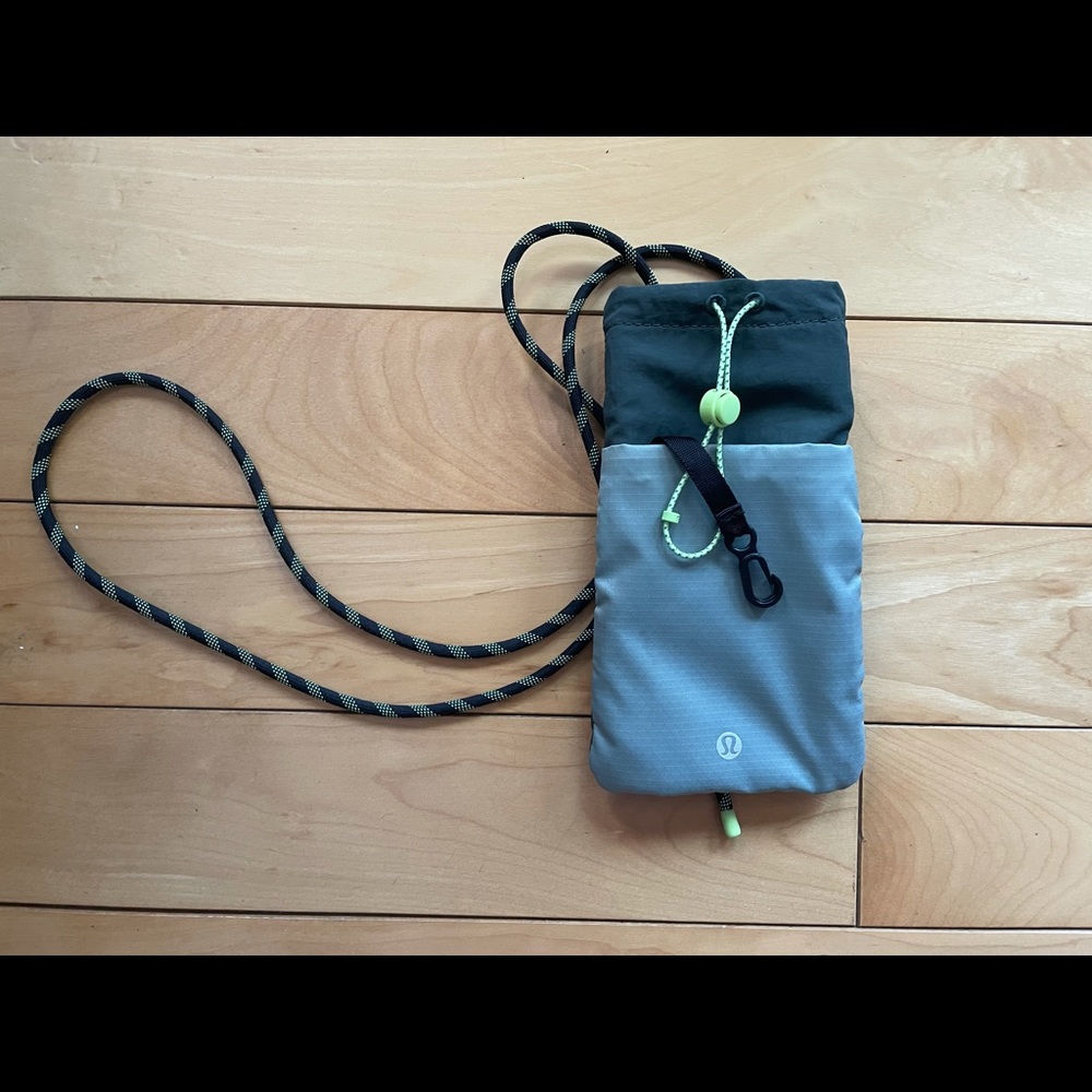 Used ONCE lululemon technology crossbody